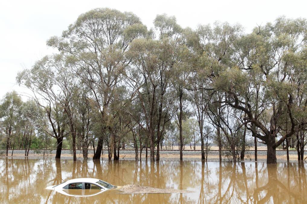 Put off travel if you can: Hume Freeway still closed at 7.15pm