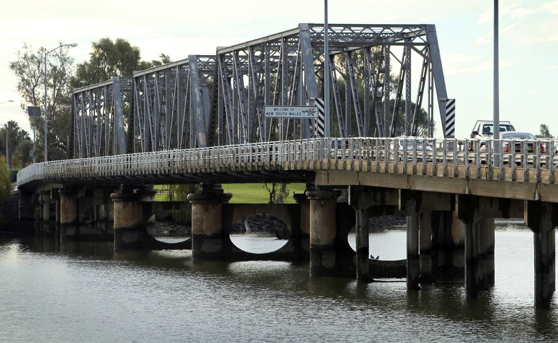 GOING NOWHERE: The route for a new Yarrawonga-Mulwala bridge should be left to the experts, a reader says.