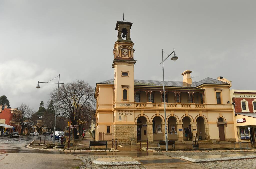 ICON: A reader says Indigo Council needs to meet with Australia Post and overcome an impasse so that the Beechworth Post Office can stay in its current location. 