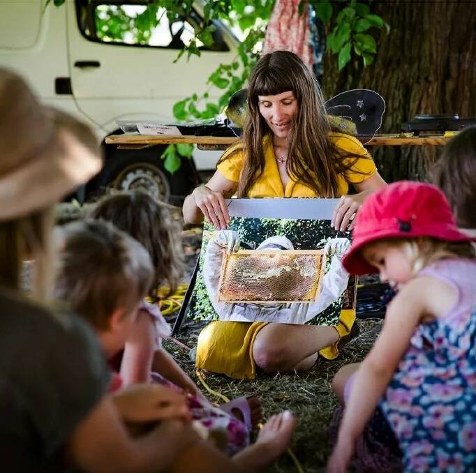 TALKS: A few hundred people attended the inaugural Eskdale Honey Festival. Picture: ARUANAPHOTOGRAPHY 