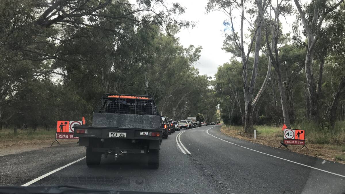 There is now a checkpoint in place on the Bonegilla Road below the Weir Wall. 