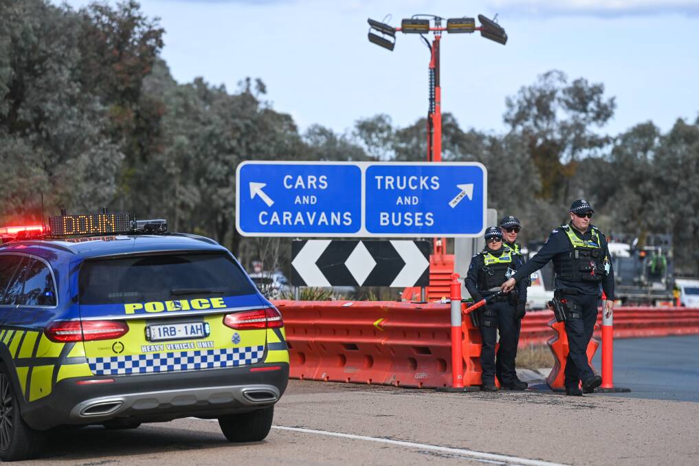 Victoria Police enforcing compliance of authorised entry into the state as NSW cases grow
