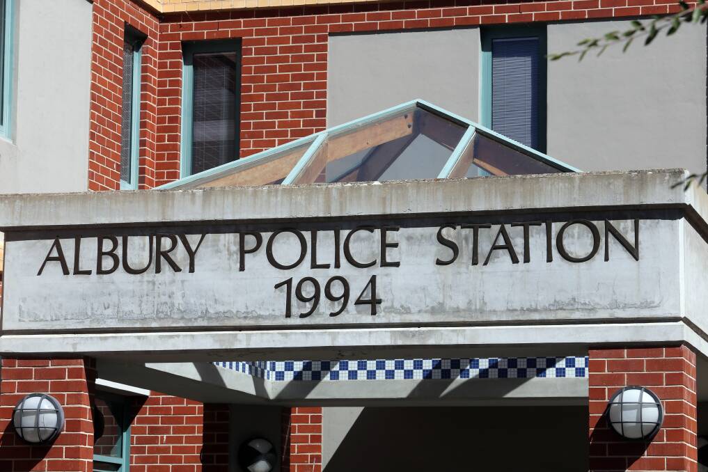 Man wanting to 'hang out' with Albury police fined