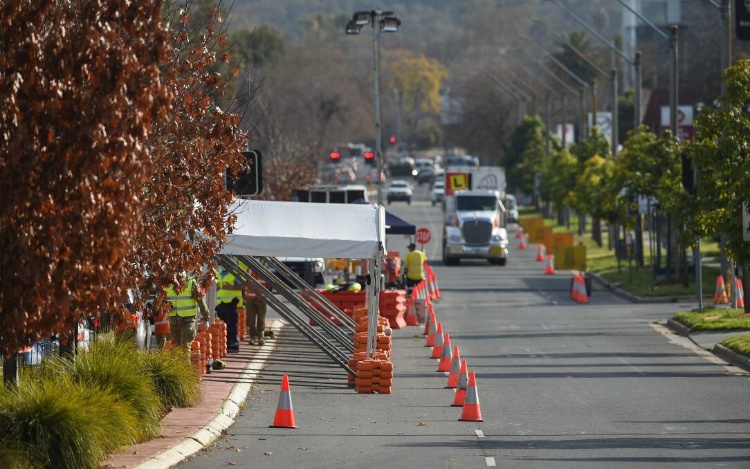 There will only be one Wodonga-bound lane on the Lincoln Causeway to allow three lanes into Albury during peak times. Motorists are urged to use the Hume Freeway to get to Wodonga in changes happening this weekend. Picture: MARK JESSER