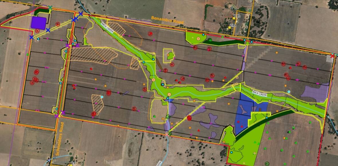Green designates vegetation that will be kept, red dots indicate tree removal. 