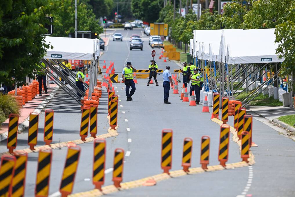 The ADF have fully withdrawn from the border checkpoints, resulting in delays with more police coming to fill the vacancies. The third lane was closed Friday lunchtime. Picture: MARK JESSER