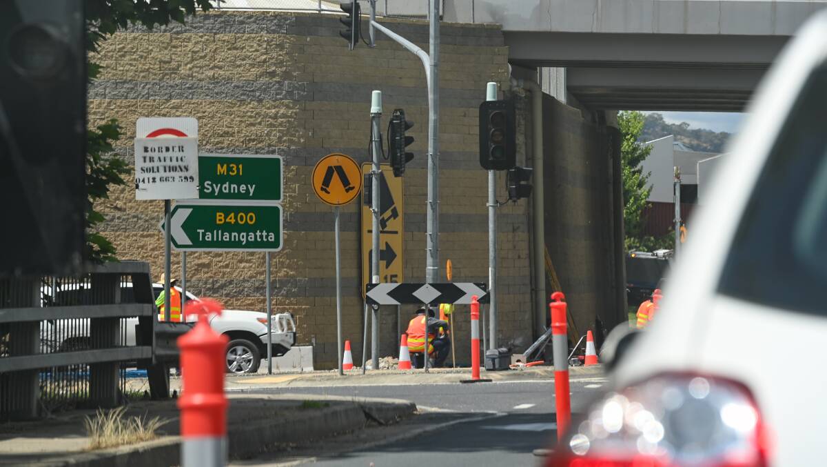 PREVIEW: Replacement of traffic lights caused delays on the Lincoln Causeway and congestion is expected between today and Friday as the Hume northbound closes. Picture: MARK JESSER