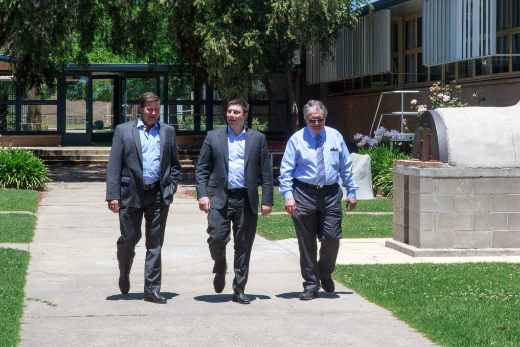 Member for Benambra Bill Tilley and Victorian Shadow Education Minister Tim Smith toured the Wodonga Middle Years College Huon Campus with principal Vern Hilditch in December. 
