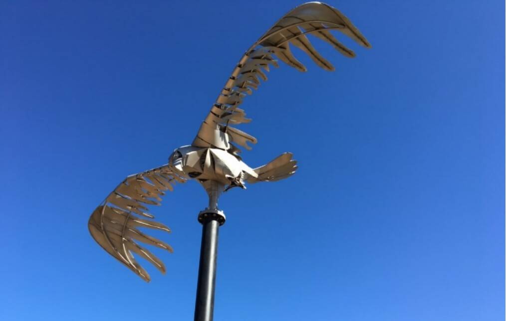 The eagle Agency of Sculpture created for the Great River Road project is now missing its hat.