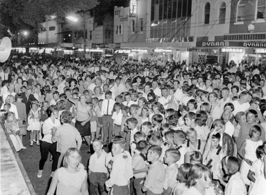 ANTICIPATION: A large crowd waits for the Albury Post Office clock to strike midnight on New Year’s Eve, circa 1960. Picture: Supplied