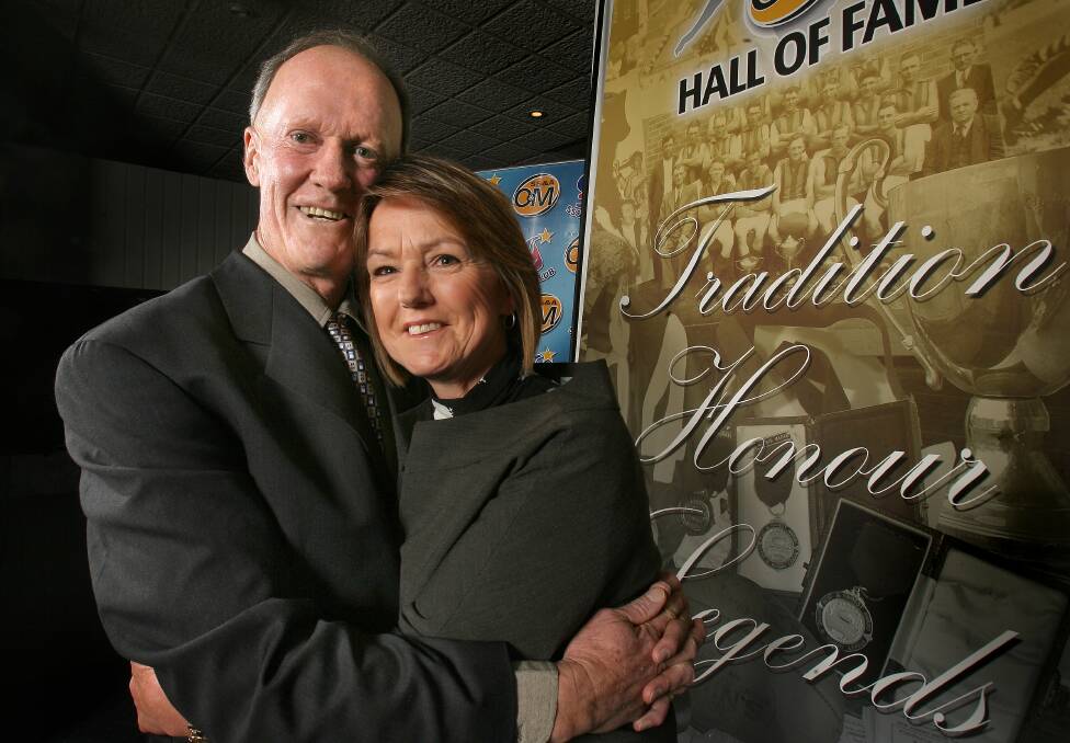 The late Neil Davis and wife Raelene when he was inducted into the Ovens and Murray Hall of Fame in 2008.