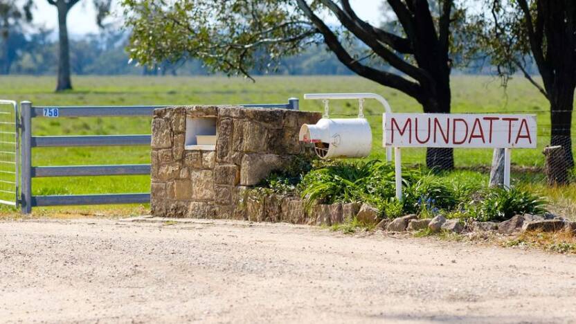 Buyers circle prized farm on Murray River