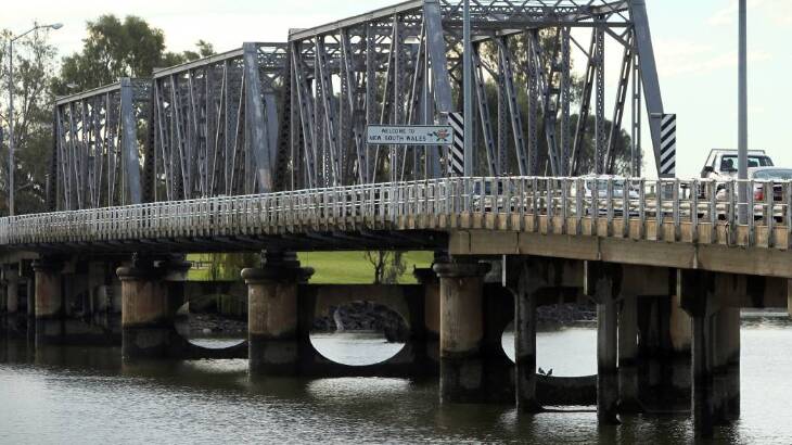 Lake Mulwala bridge survey flyer sparks anger