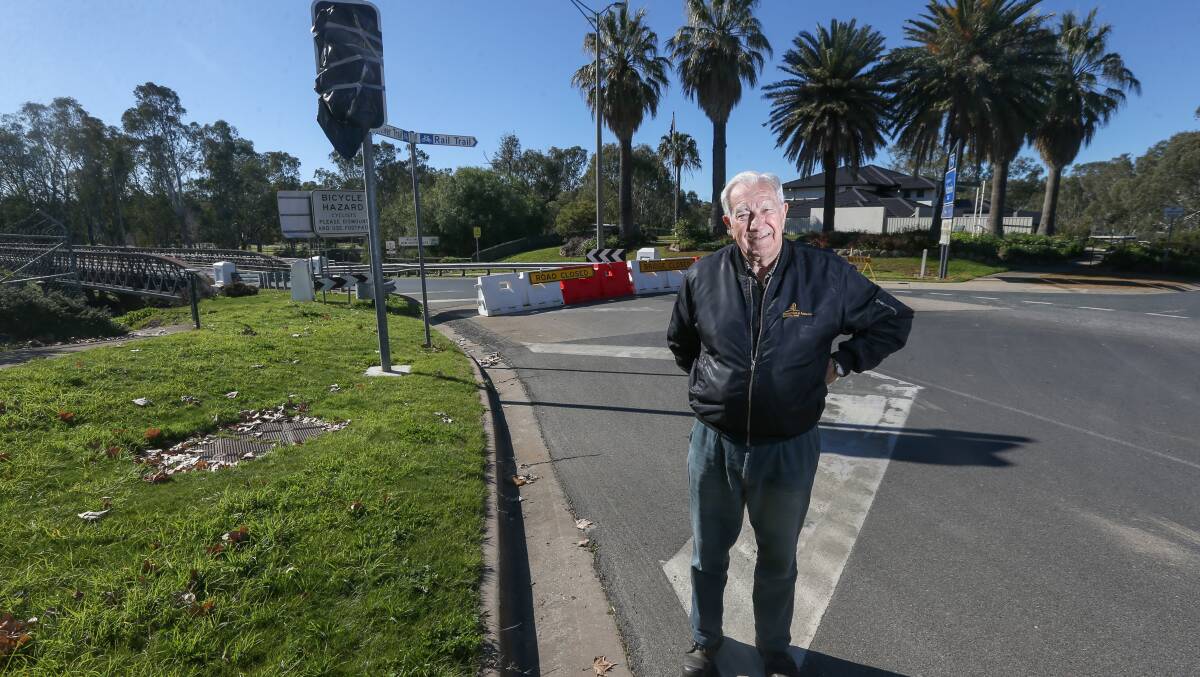 Wahgunyah's Alan Pleitner has come up with a plan to have John Foord Bridge re-opened to cars and pedestrians during border closure period. Picture: TARA TREWHELLA