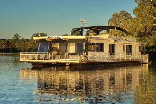PLAN RE-FLOATED: Albury councillors will consider another attempt to permit houseboats being able to sail on Lake Hume.