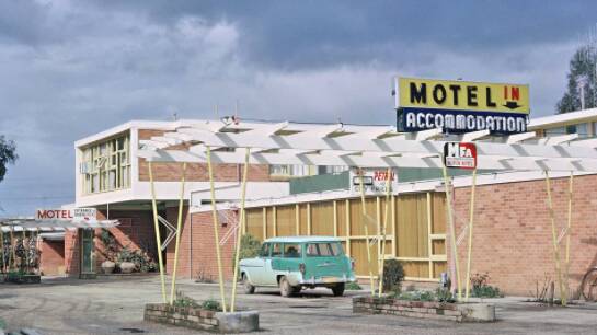 The Boomerang Hotel-Motel