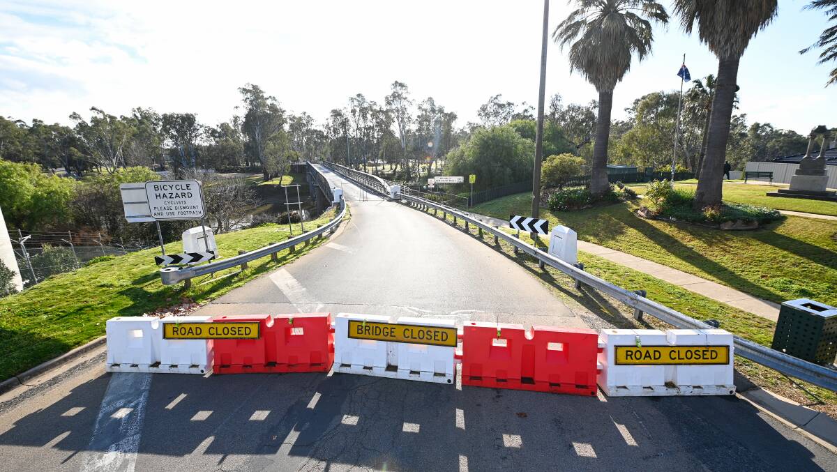 The John Foord Bridge connecting Wahgunyah and Corowa has been closed for nearly a week in a move which has angered Wahgunyah residents. Picture: MARK JESSER