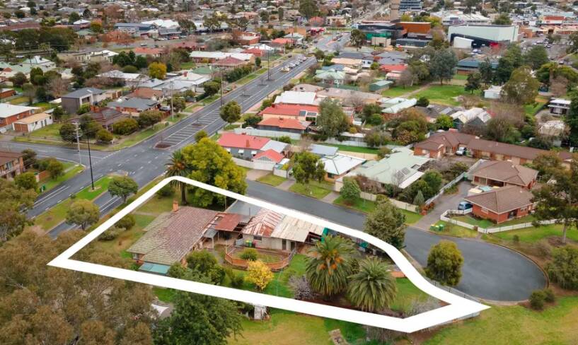 A large home in Lawrence Street, Wodonga has sold in an "absolutely amazing" result for the vendors