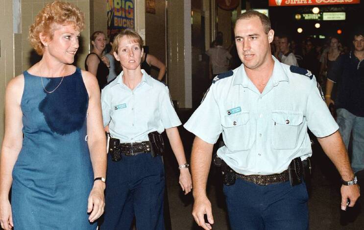 Pauline Hanson outside Soden's Hotel in 1999.
