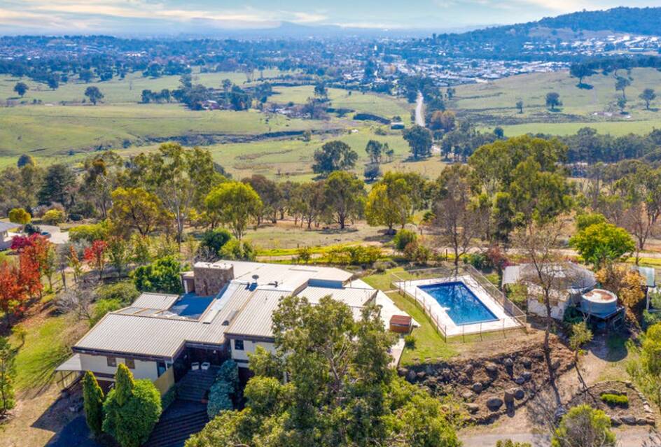 The Castle Creek Road, Wodonga property which was due to be auctioned on Saturday.