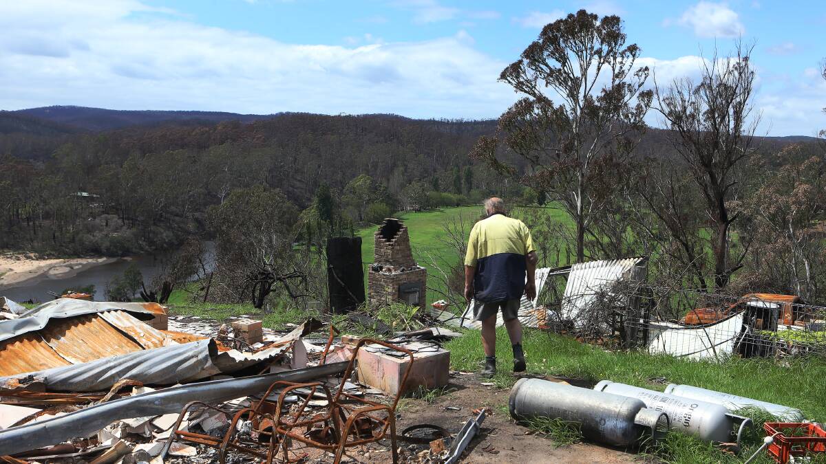 'Waiting and waiting': Lives in limbo on the border after bushfire disaster