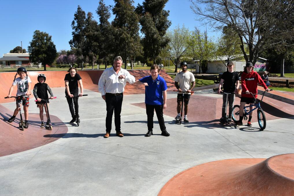 NEW DIGS: Federation Council mayor Pat Bourke and youth mayor Maxim Blockley with local riders at the new skate park. Picture: SUPPLIED