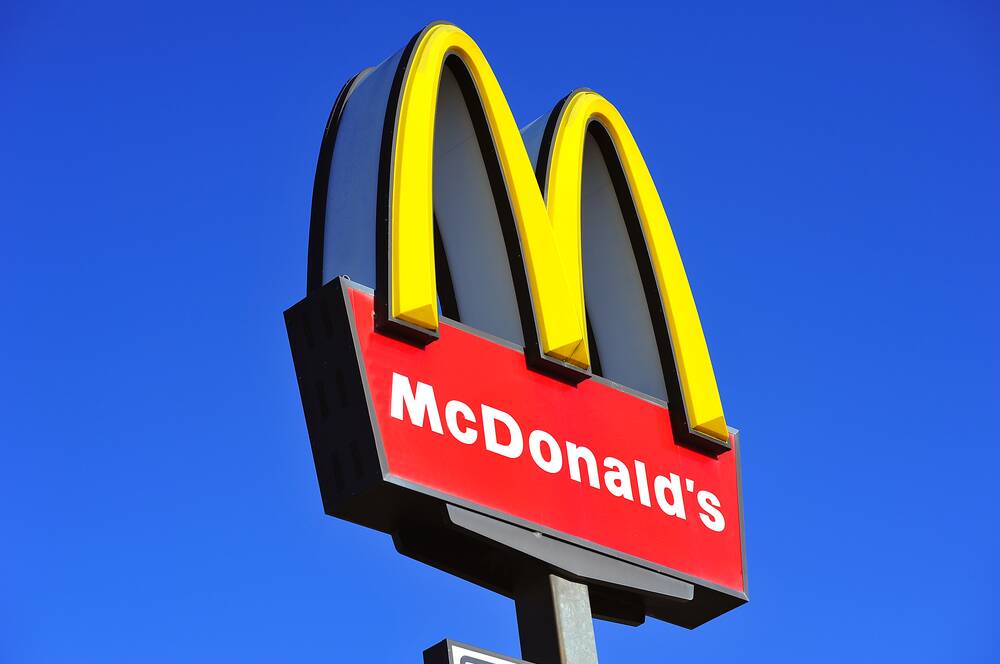 Melburnian breaks lockdown, drives three hours to Border for Big Mac