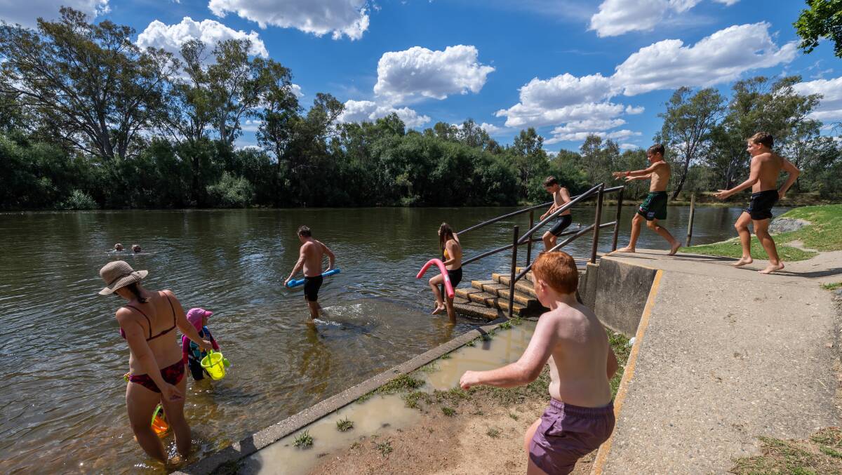 COOLING OFF: Noreuil Park continues to be a favourite place for Border residents to stay during summer. Picture: MARK JESSER