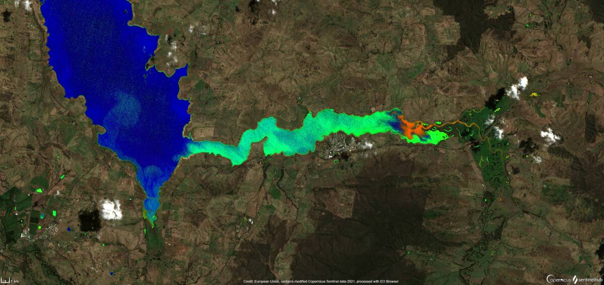 SATELLITE IMAGE: This image shows Lake Hume near Tallangatta using Aquatic Plants and Algae Detection. The green is algae and the red is sediment flowing into the Lake following last weeks heavy rain.