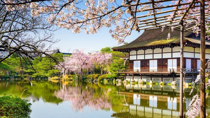 Kyoto, Japan at Heian Shrine's pond in the spring season. Photo: SeanPavonePhoto - Fotolia