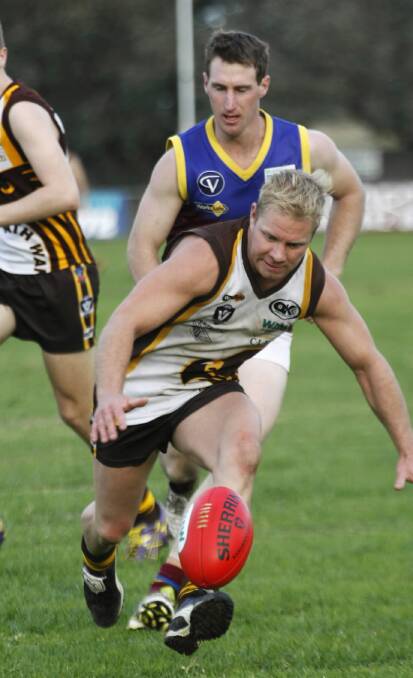 North Wangaratta’s Jamie Berry swoops on the ball on Saturday. Picture: Wangaratta Chronicle