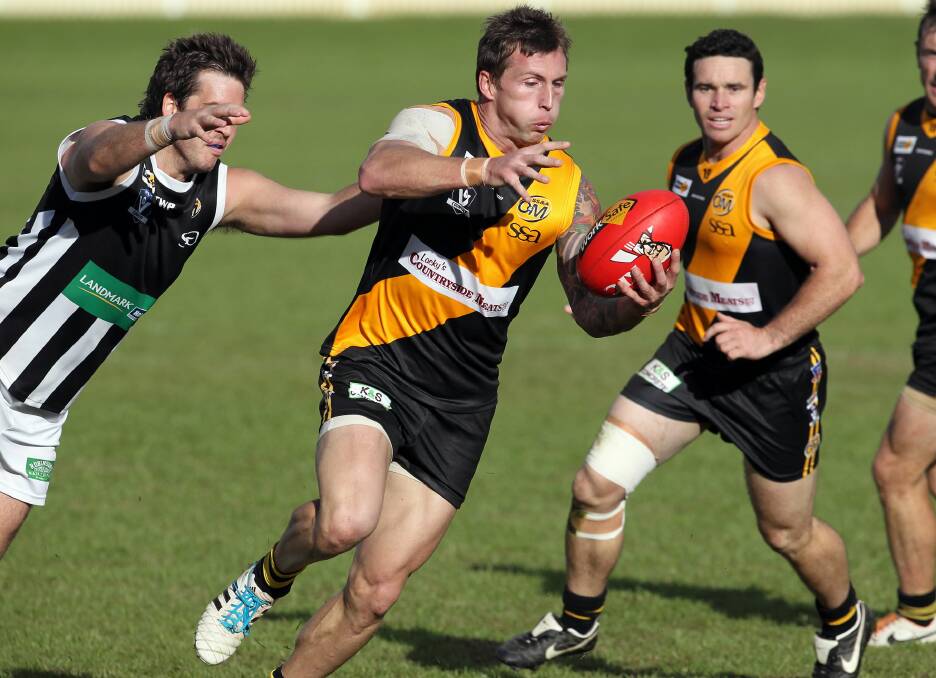 Albury’s Justin Carey gathers the ball in the Tigers’ 192-point demolition of Wangaratta. Picture: KYLIE ESLER