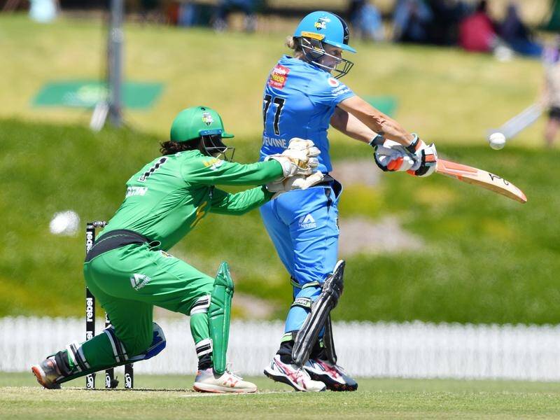 The Strikers' Sophie Devine clubbed five consecutive sixes in her side's WBBL win over the Stars.