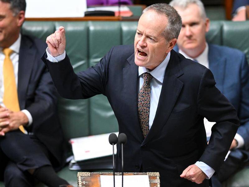 Bill Shorten has urged the opposition to formally apologise for the unlawful robodebt scheme. (Lukas Coch/AAP PHOTOS)