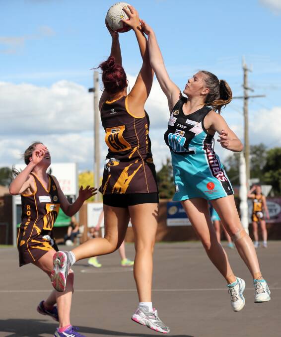 Sarah Van Den Heuvel grabs the ball before Lavington’s Ainslee O’Connell. Picture: JOHN RUSSELL