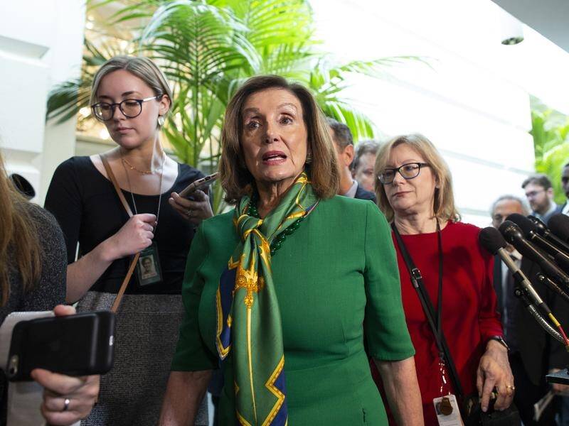 House Speaker Nancy Pelosi (c) is ready to send articles of impeachment to the US Senate.