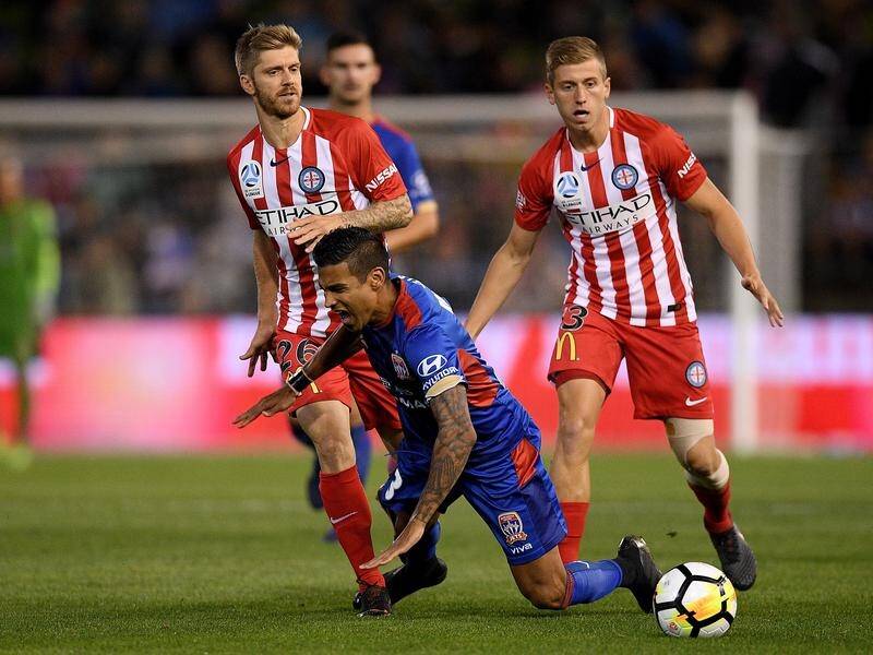 Ronald Vargas has re-signed with A-League grand finalists Newcastle for another season.