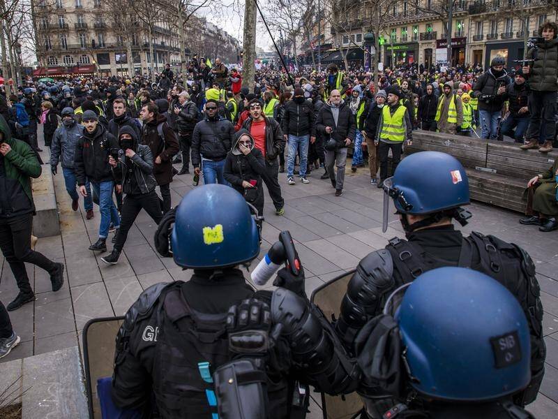 French union protestors were confronted by police as clashes continued in Paris on Saturday.