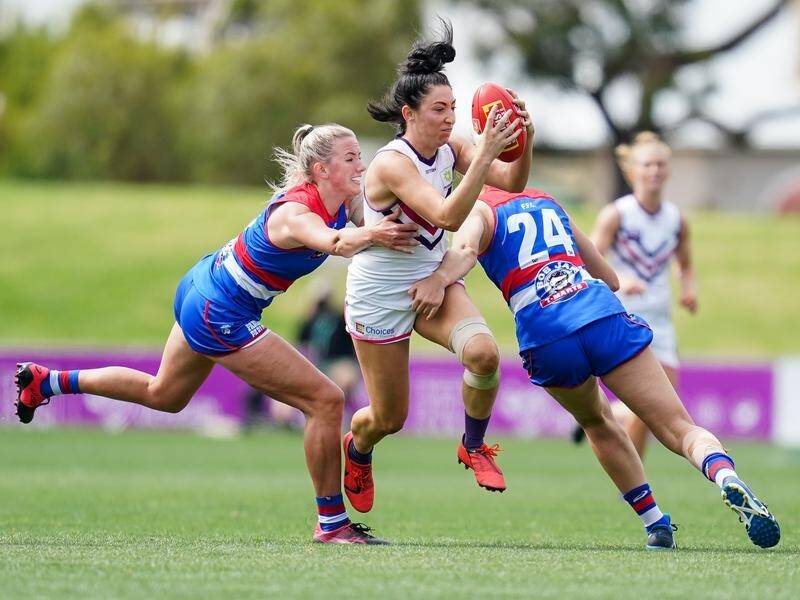 Fremantle have finished strongly to beat the Western Bulldogs in their Whitten Oval AFLW match.