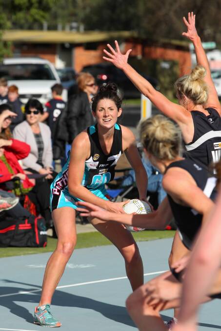 Lavington’s Kate Yensch looks for a teammate in Saturday’s clash against Yarrawonga. Picture: MATTHEW SMITHWICK