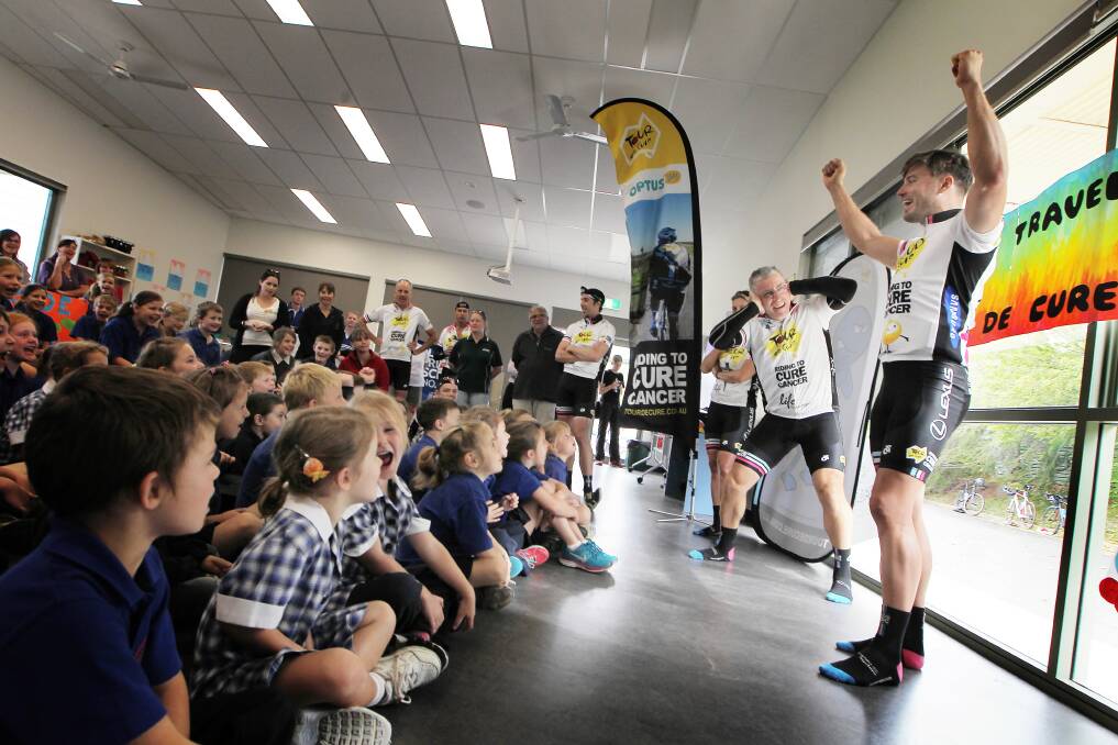 Sunrise weather presenter James Tobin and Tour de Cure co-founder Gary Bertwhistle educate Tallangatta Primary School students Katie Scott, 9, Jemma Dodd, 6, Chad Kipple, 7, and Will Paton, 7, about how to prevent cancer. Picture: DYLAN ROBINSON