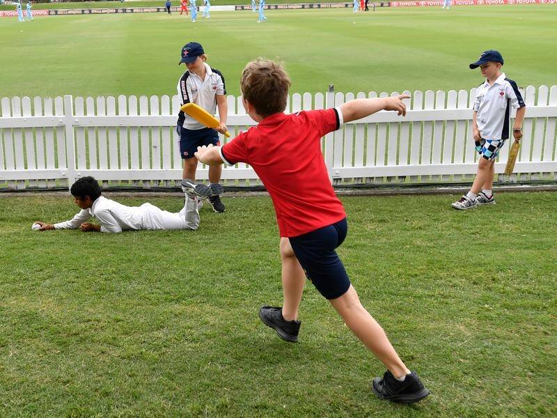 Children should not play sport too soon after being injured, even if they feel fine, experts say. (Darren England/AAP PHOTOS)
