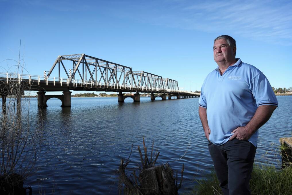 Mulwala Progress Association president Rob Purtle says the 1300-plus signatures collected from Mulwala residents is proof many favour the green route bridge option. Picture: MATTHEW SMITHWICK