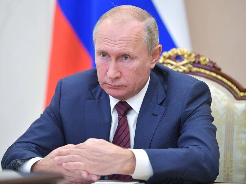 A rumour that Vladimir Putin will resign due to Parkinson's disease has been denied by the Kremlin.