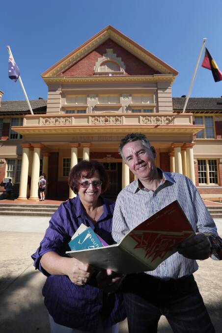 Jenny Speth and Bill Tink reminisce ahead of last night’s Class of 1970 Albury High School reunion. Picture: MATTHEW SMITHWICK