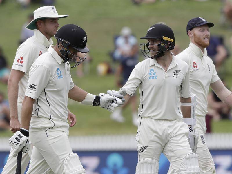 New Zealand's Ross Taylor (l) and Kane Williamson both reached triple figures against England.