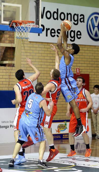 New Bandits import Lamar Mallory grabbed six rebounds in his first game for the club, despite just getting off the plane. Pictures: JOHN RUSSELL