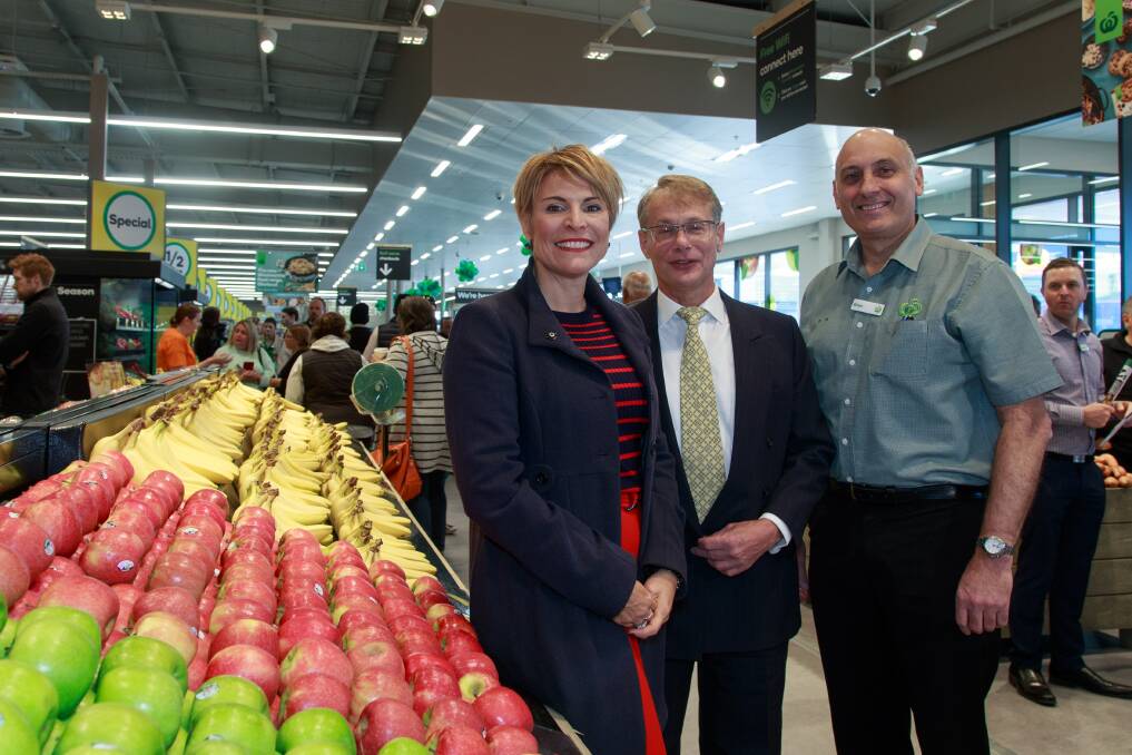 OPEN DOORS: Wodonga Opening of new Woolworth store at Wodonga Place. Pictured: Wodonga Mayor Cr Anna Speedie, with site developer Peter Wayne (AW James Pty Ltd) and store manager Brian Boxer. Picture: SIMON BAYLISS