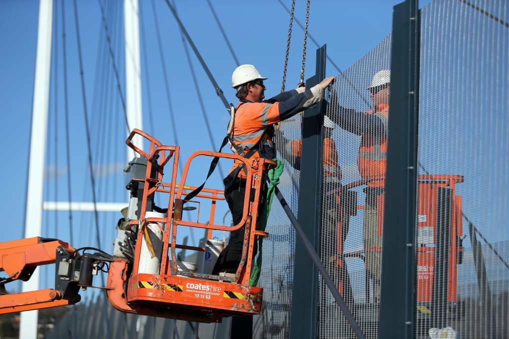SAFETY: Higher barriers being installed on the Harold Mair Bridge in Albury in August 2012.