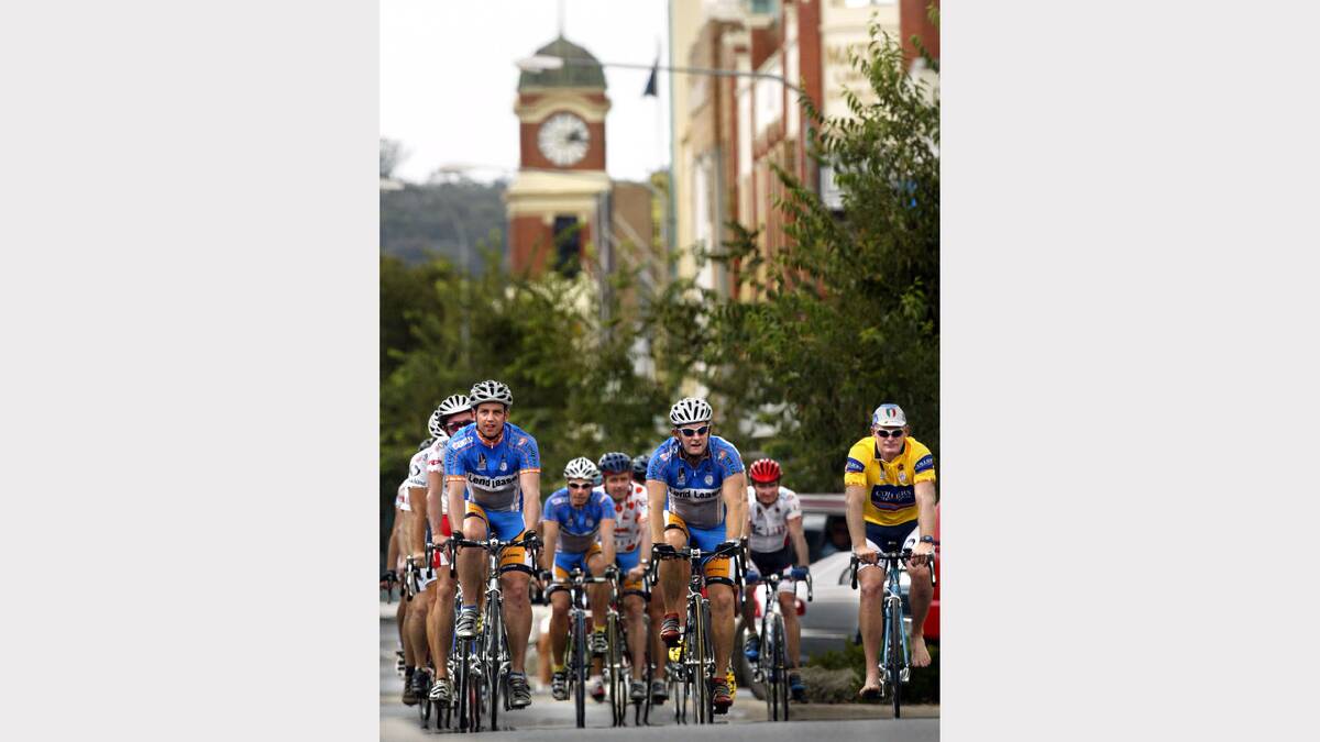 Tour de Kids for Starlight Childrens Foundation. Bike ride from Melbourne to Canberra. Participants arriving in Albury.